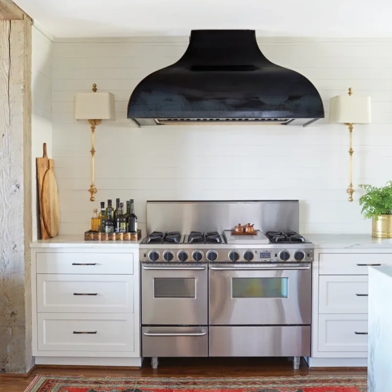residential-black-metal-range-hood-white-kitchen-site-1x1-1.webp