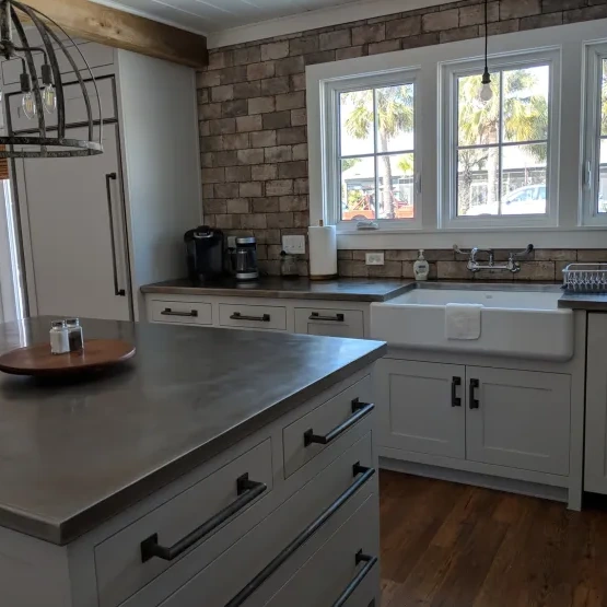 residential-custom-metal-kitchen-countertops-island-cropb-1x1-1.webp