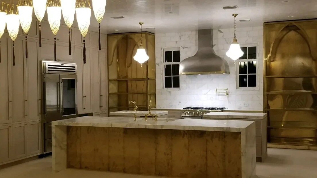 residential-stainless-steel-hood-custom-kitchen-site-16x9-1.webp